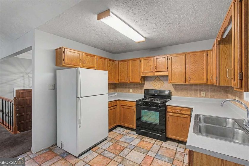 Looking for a home you can make your own? This split-foyer home - photo 16