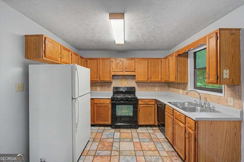 Looking for a home you can make your own? This split-foyer home - photo 18