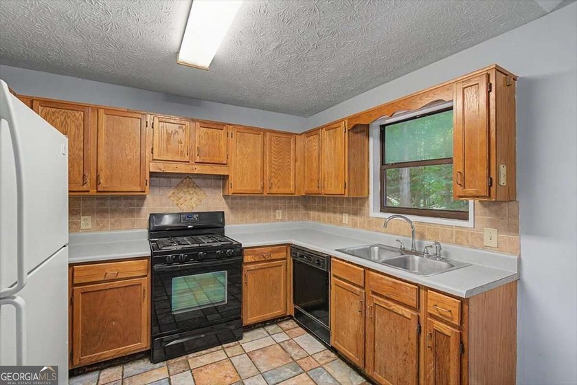 Looking for a home you can make your own? This split-foyer home - photo 19