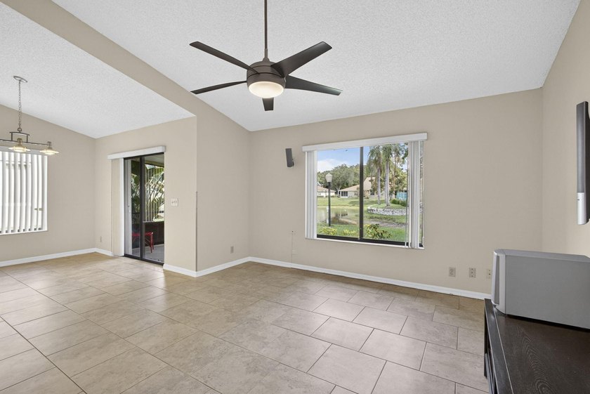 Welcome to this beautifully maintained 2-bedroom, 2-bath - photo 19
