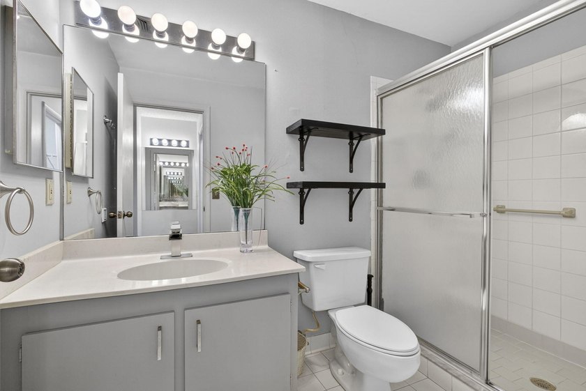 Welcome to this beautifully maintained 2-bedroom, 2-bath - photo 25