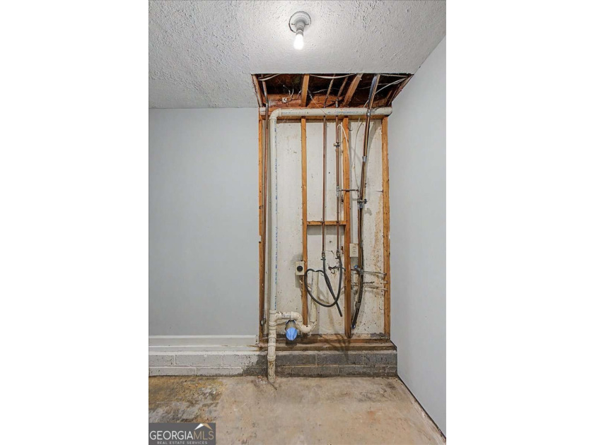 Looking for a home you can make your own? This split-foyer home - photo 31