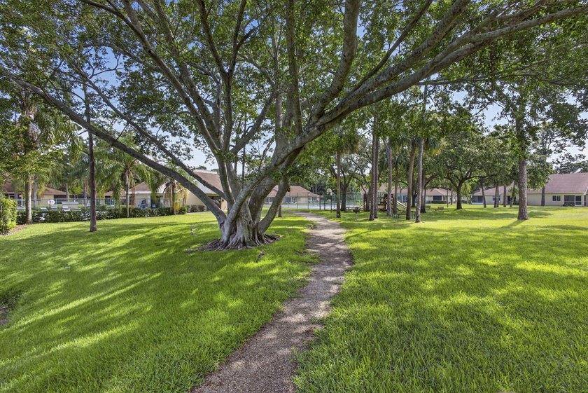 Welcome to this beautifully maintained 2-bedroom, 2-bath - photo 46