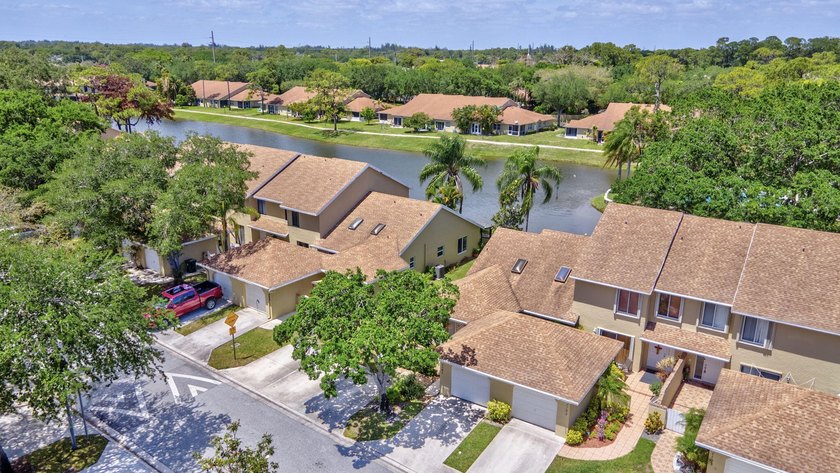 Welcome to this beautifully maintained 2-bedroom, 2-bath - photo 60