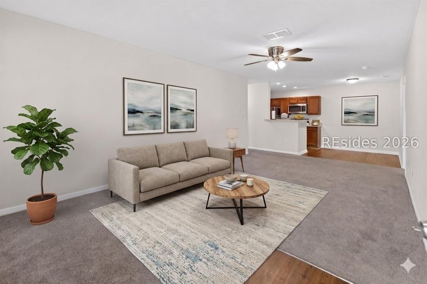 PLANTATION POINT IN BLUFFTON! Located in a sought-after - photo 2