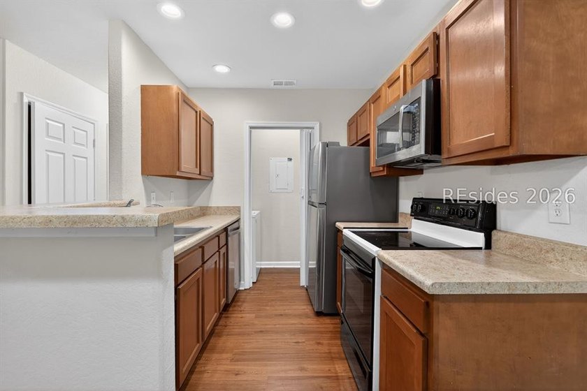 PLANTATION POINT IN BLUFFTON! Located in a sought-after - photo 9