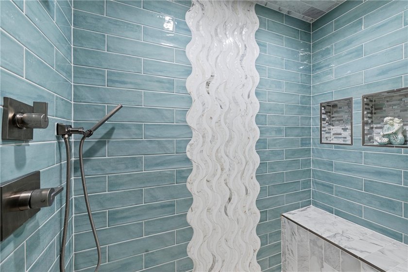 BEACHFRONT BEAUTY! Fabulously updated, this spacious 3-bedroom - photo 24