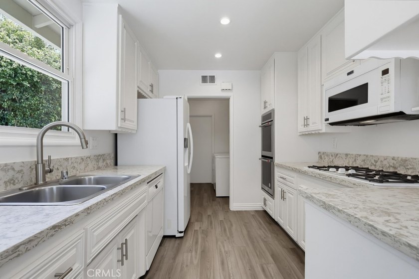 Located in one of the most desirable pockets of East Long Beach - photo 25
