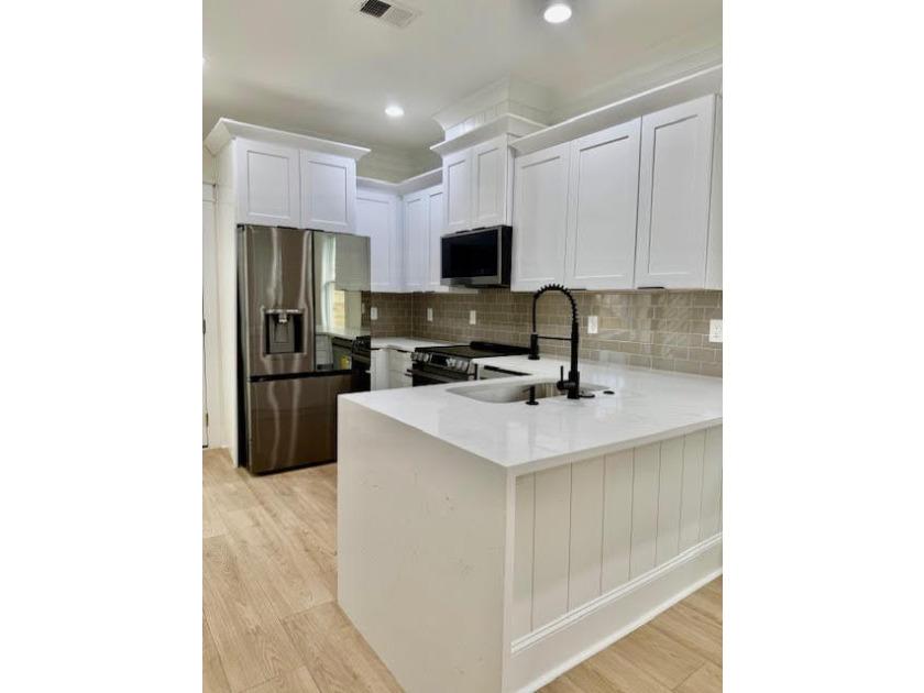 CUSTOM NEW CONSTRUCTION on an up and coming area with many new - photo 8