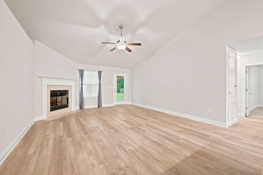 NEW UPDATE! 3.6% ASSUMABLE RATE and SOLAR payoff negotiable - photo 8