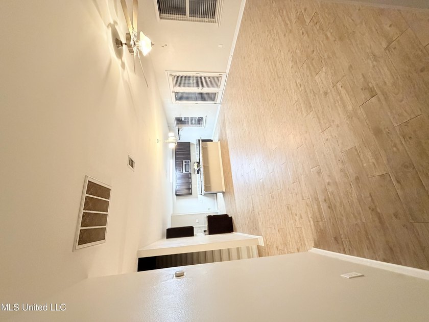 Well-designed single-family home featuring open-concept living - photo 20