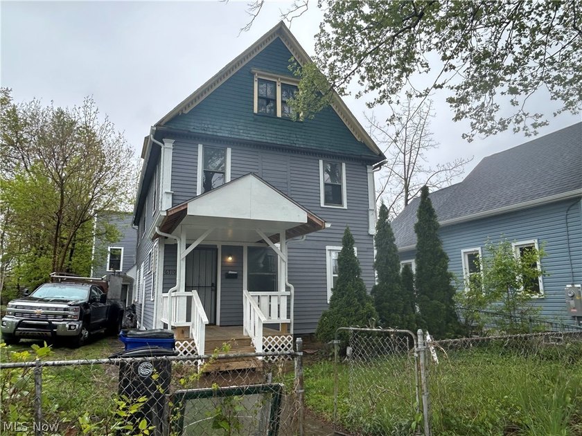 Welcome to this phenomenal triplex and duplex located on the - photo 3
