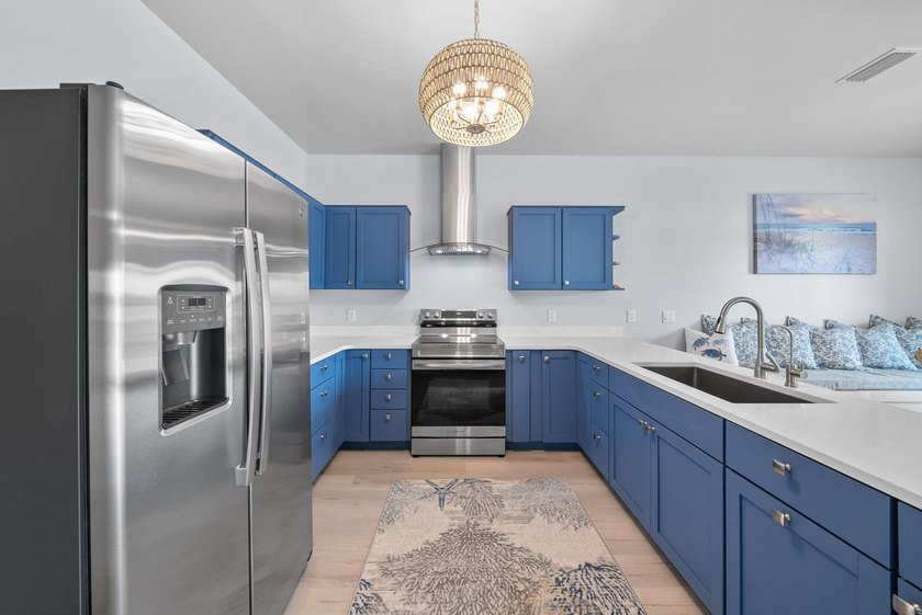 Cute and coastal! Built in 2018 and lovingly maintained by its - photo 10