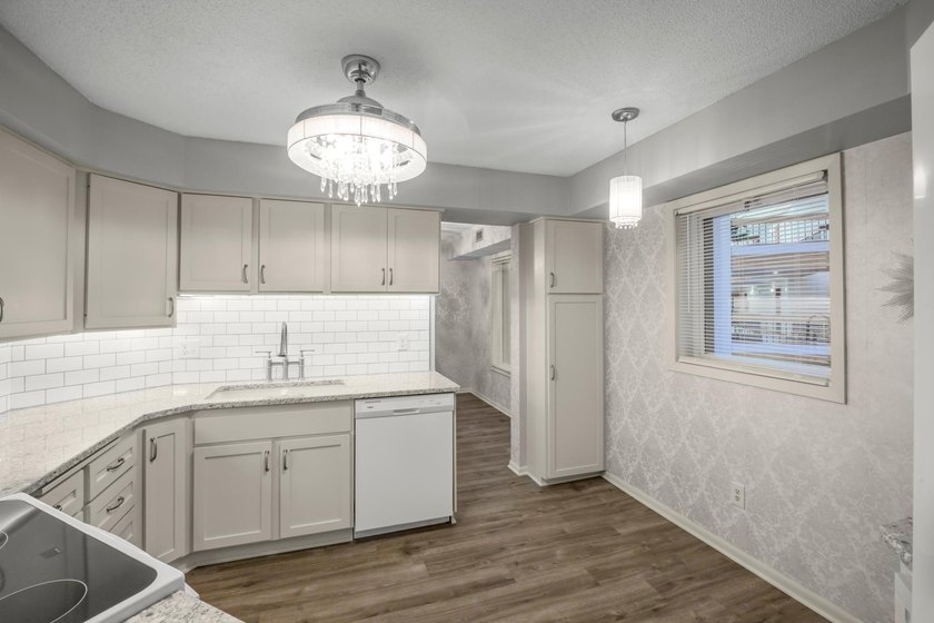 Welcome home to luxury, resort-style living at Glen Atrium - photo 3