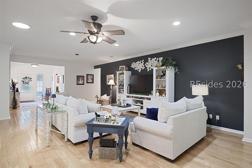 This well maintained and open floor plan Wisteria offers the - photo 2