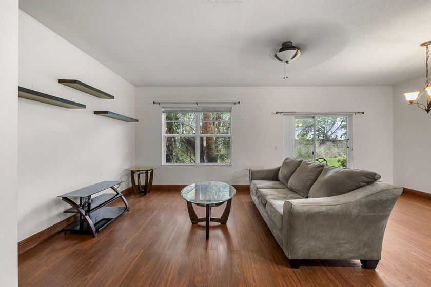 This River Oaks townhome has over 1,900 feet of living area! - photo 4