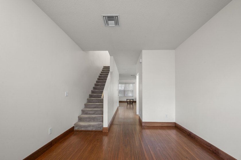 This River Oaks townhome has over 1,900 feet of living area! - photo 6