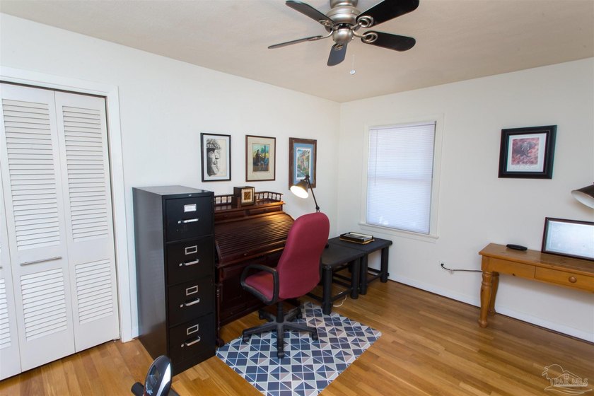 Reduced price!!Gorgeous and unique 4bd, 2ba home on a large - photo 12