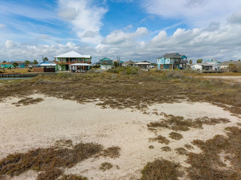 Canal-front lot with quick access to Copano Bay via Salt Lake - photo 12