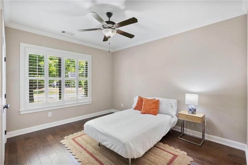 Charming single-story cottage located in the highly desirable - photo 13
