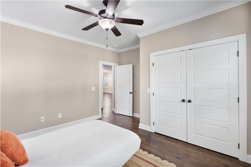 Charming single-story cottage located in the highly desirable - photo 14