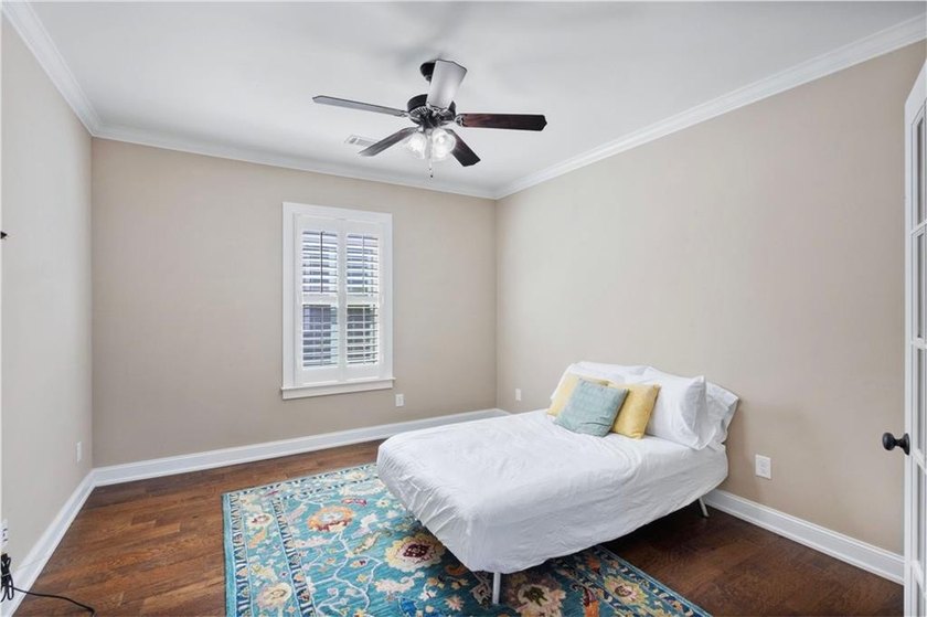 Charming single-story cottage located in the highly desirable - photo 17