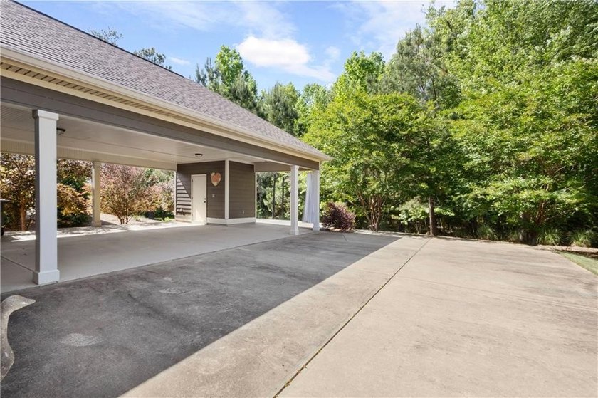 Charming single-story cottage located in the highly desirable - photo 29