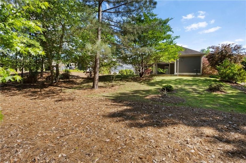 Charming single-story cottage located in the highly desirable - photo 34