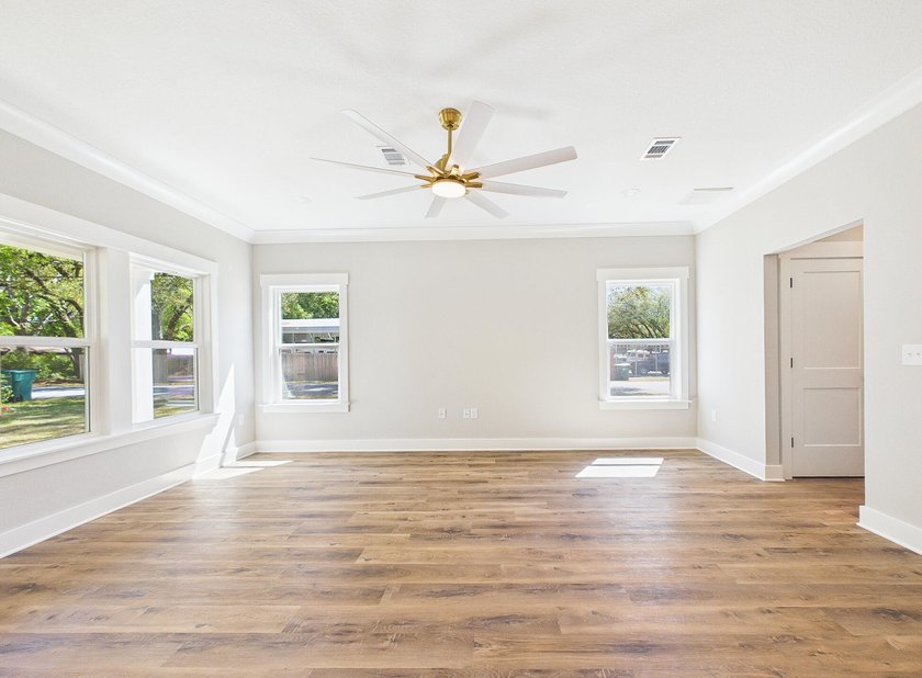 Welcome to 316 Boxer Ave in Niceville! This beautiful two-story - photo 6