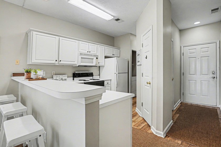 Enjoy comfortable coastal living in this charming two-bedroom - photo 10