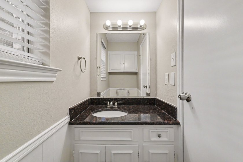 Charming one-story home located in the heart of Richardson - photo 9