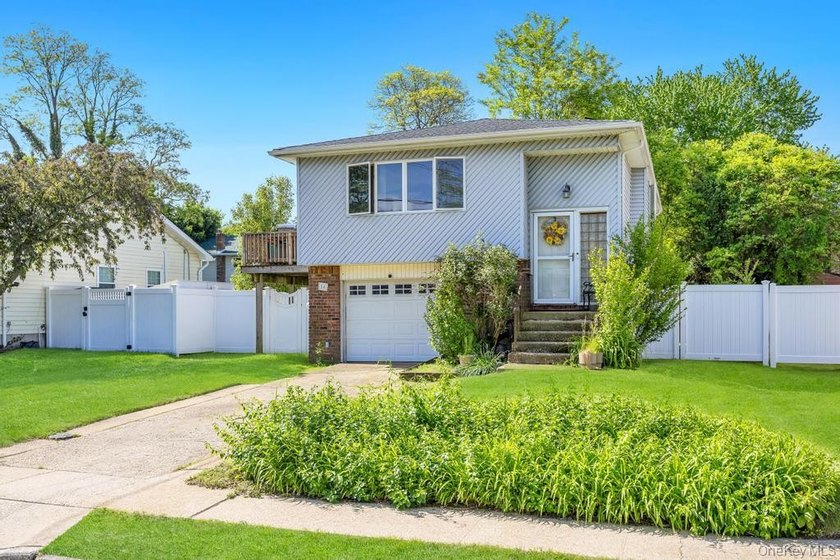 Welcome to 16 E Grove Street in Massapequa - a spacious and - photo 2