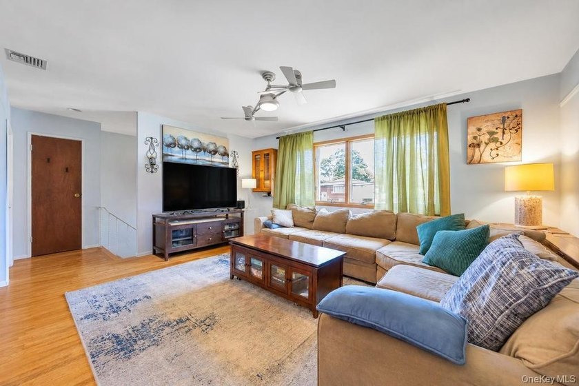 Welcome to 16 E Grove Street in Massapequa - a spacious and - photo 6