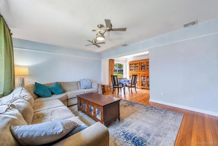 Welcome to 16 E Grove Street in Massapequa - a spacious and - photo 7