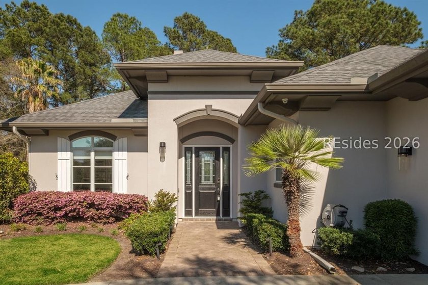 Experience luxury Lowcountry living in the prestigious Berkeley - photo 2