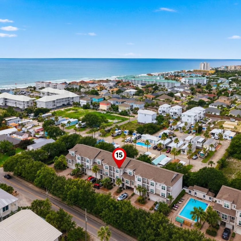 Welcome to Driftwood Townhomes, where coastal living and - photo 3