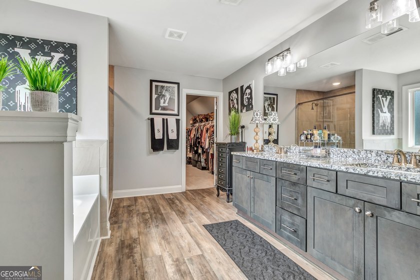 NEWLY CONSTRUCTED Luxury Living on 1.02 Acres | 5 Bedrooms | 4 - photo 48