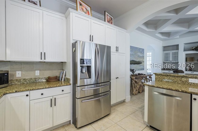 Experience luxury Lowcountry living in the prestigious Berkeley - photo 9