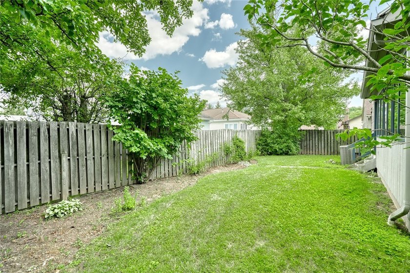 Welcome to 14 Gailhaven Court! Located on a quiet cul-de-sac in - photo 21