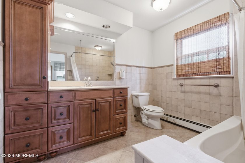 Welcome to this spacious 6-bedroom, 4.5-bath home offering over - photo 22