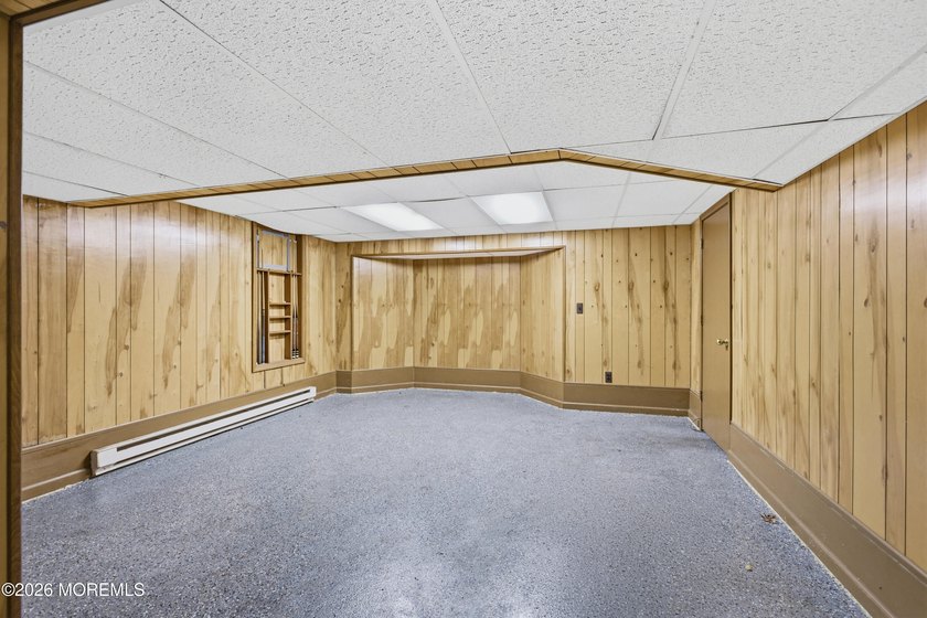 Welcome to this spacious 6-bedroom, 4.5-bath home offering over - photo 27