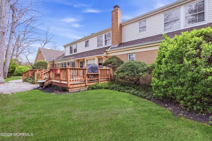 Welcome to this spacious 6-bedroom, 4.5-bath home offering over - photo 32