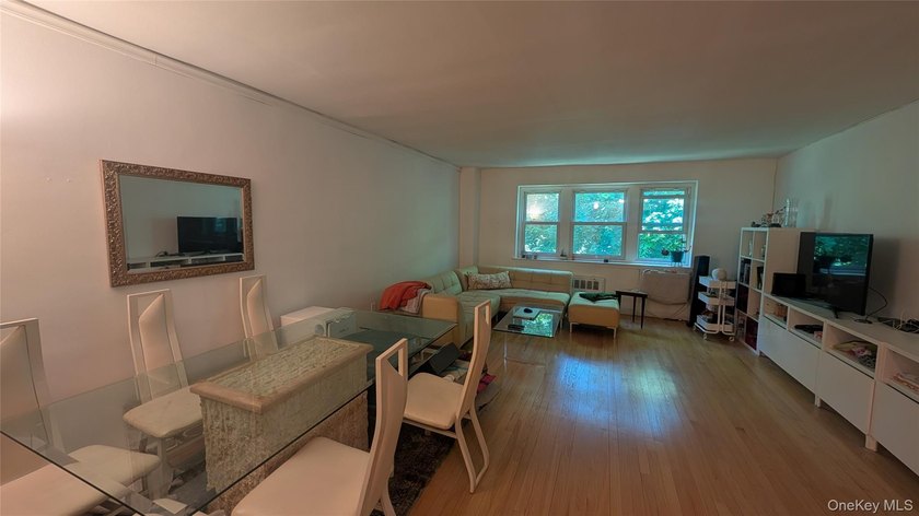 Open floor plan with a dining area and a well-lit living room - photo 6
