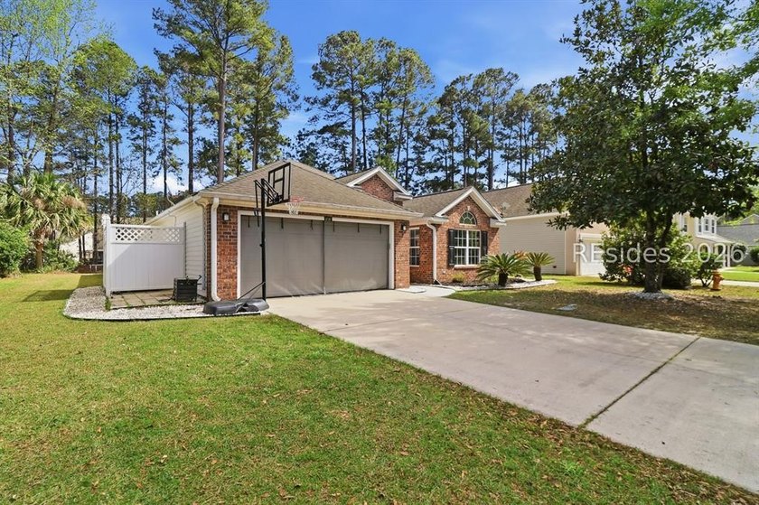 Welcome to this beautifully maintained one-story, 3-bedroom - photo 3