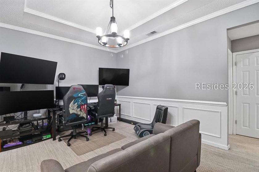 Welcome to this beautifully maintained one-story, 3-bedroom - photo 8
