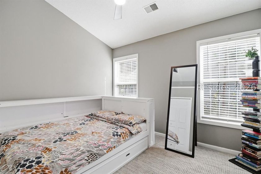 Welcome to this beautifully maintained one-story, 3-bedroom - photo 9