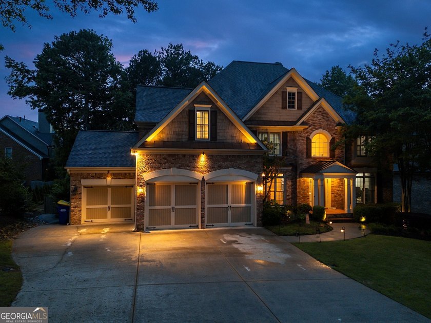 Welcome to your dream home in the prestigious golf community of - photo 16