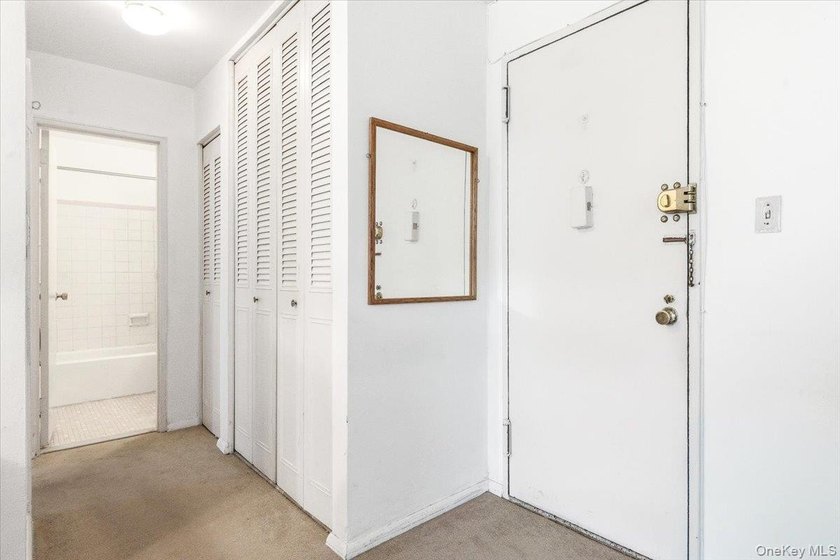 Affordable &amp; Pet-Friendly Forest Hills Coop with Easy Street - photo 4