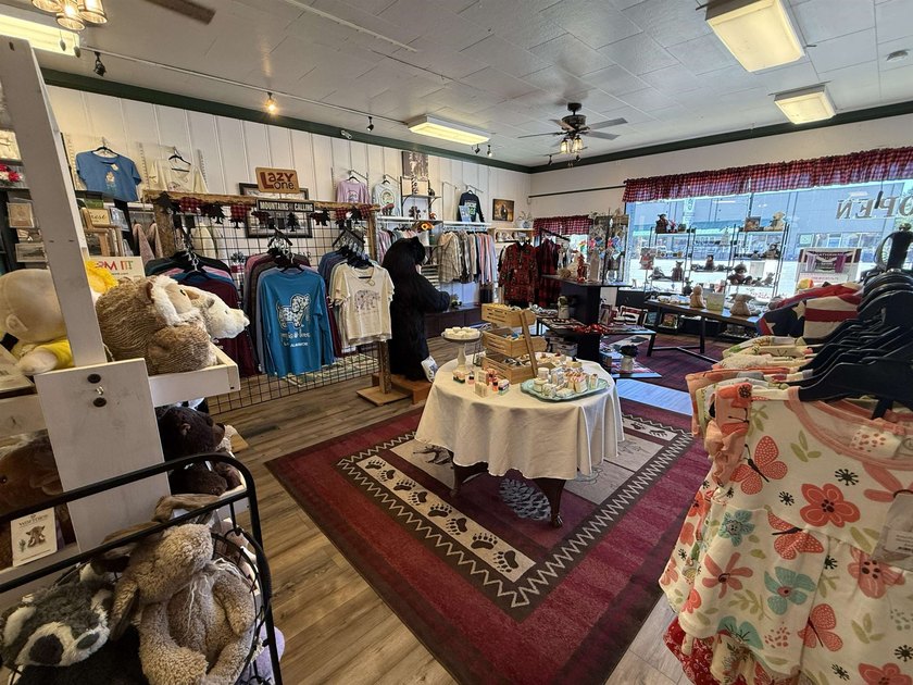 Established turnkey retail business opportunity in the heart of - photo 17
