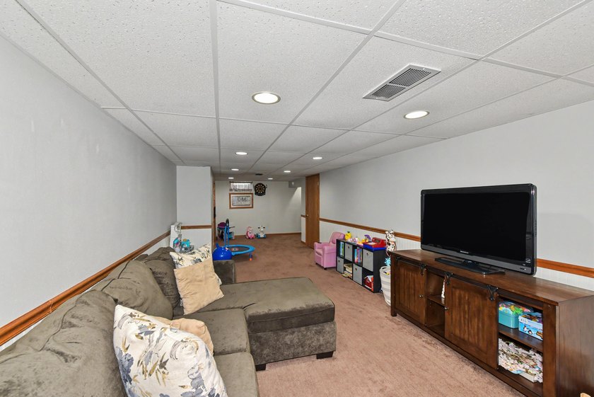 Charming ranch house with all of those special features you're - photo 19